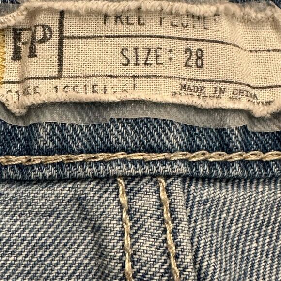 Free People Distressed Womens 28 Shorts with Eyelet Fabric Trim and Green Trim - Picture 4 of 9